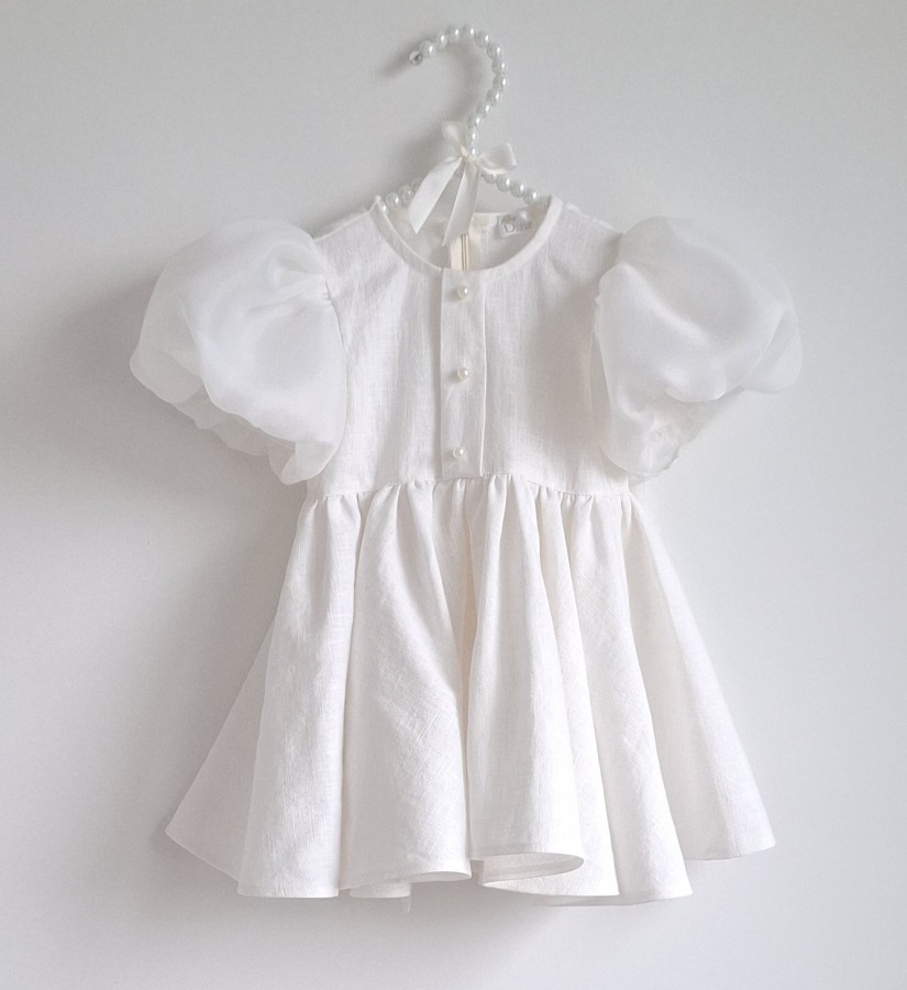 Lininė suknelė SMILGA su organzos rankovėmis ir kaspinu